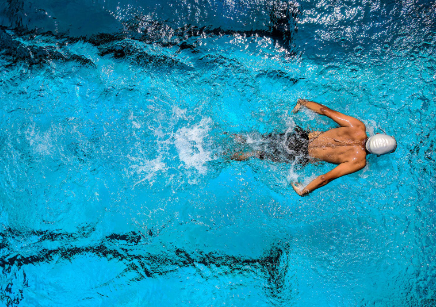 游泳时身体出现的各种反应预示着什么？